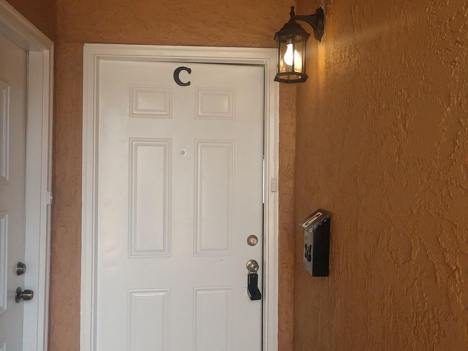 1st image of 10512 Ashwood Dr #C