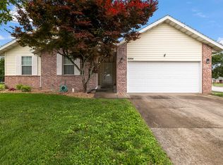 5204 W Turnberry Ct, Ozark, MO 65721