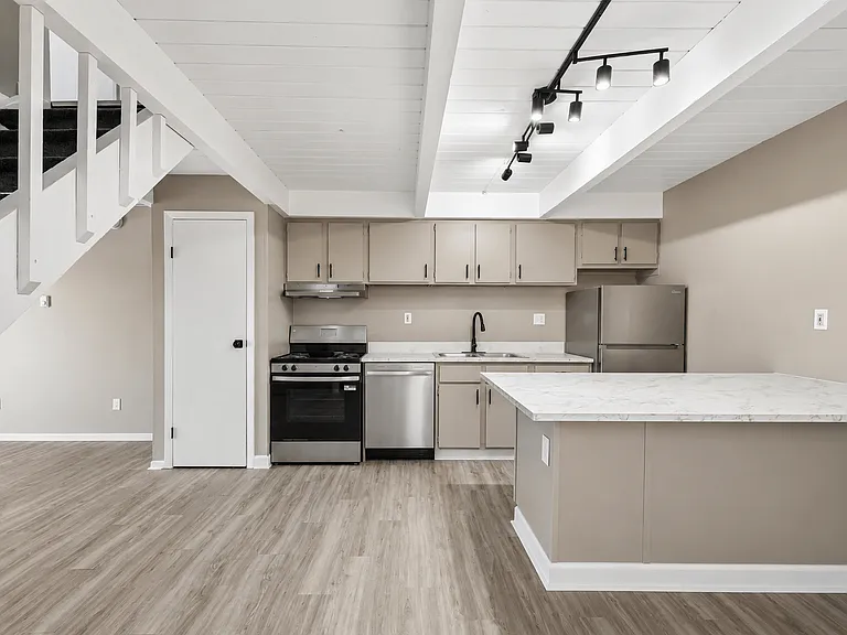 Abbington Village Apartments — Photo 27
