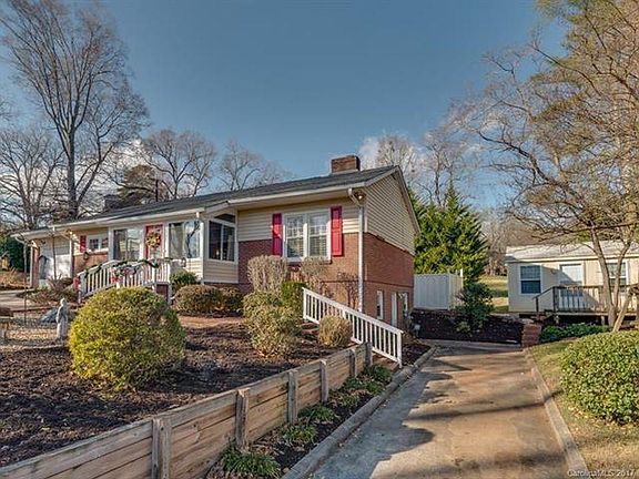 Side driveway/basement entrance