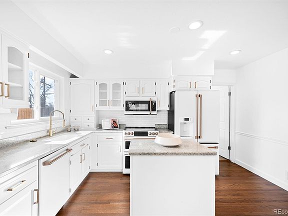 4th image of 3035 N Monaco st Parkway
