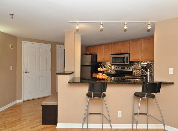 4th image of 270 E Highland Ave APT 613
