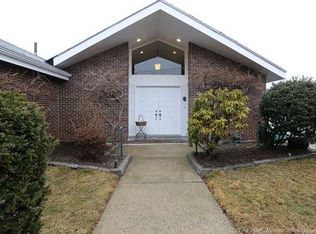 121 Little Nahant Rd, Nahant, MA 01908