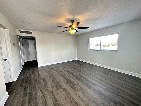3rd image of 1 Plaza Mayor APT 38