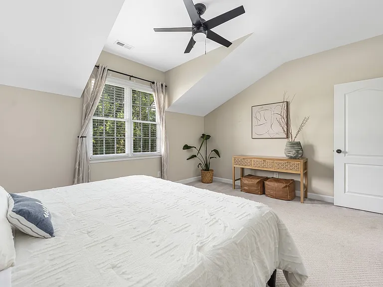 13704 Anthea Ln — Photo 22