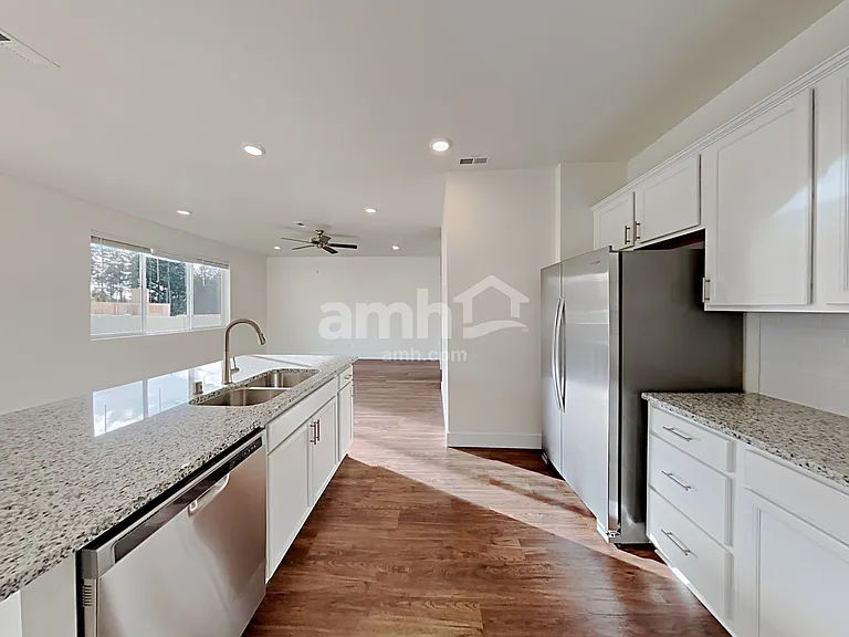 1620 192nd Street Ct E — Photo 3