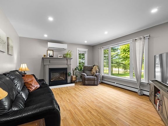 5th image of 2816 Fort Augustus Rd