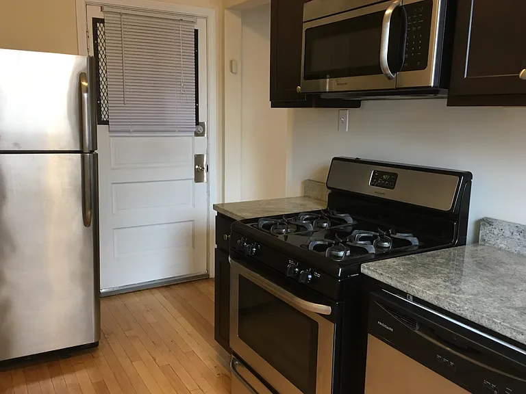 2318 W Granville Ave #3 — Photo 5