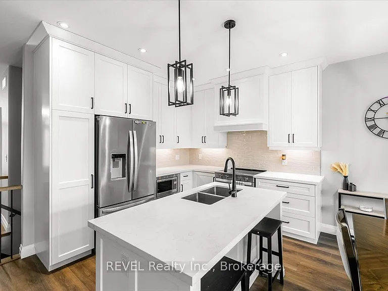 371 Argyle Ave — Photo 8