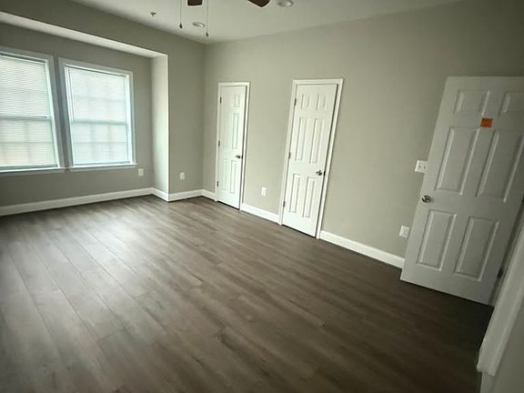 5th image of 519 48th Pl NE