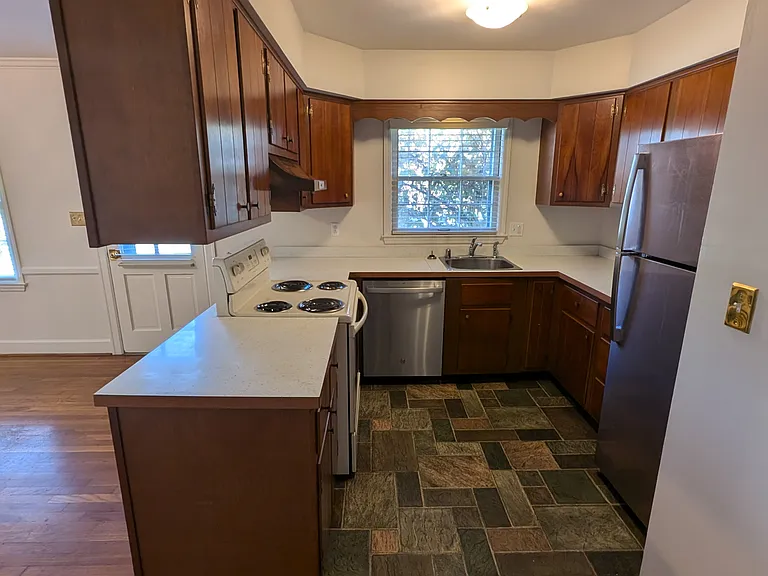 2023 Fontaine Rd — Photo 8