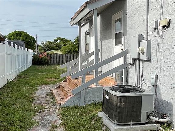 2nd image of 163 SW 5th St