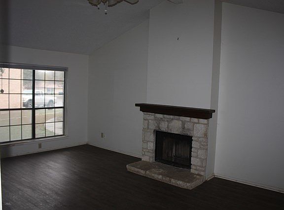 3rd image of 800B Lloyd Dr