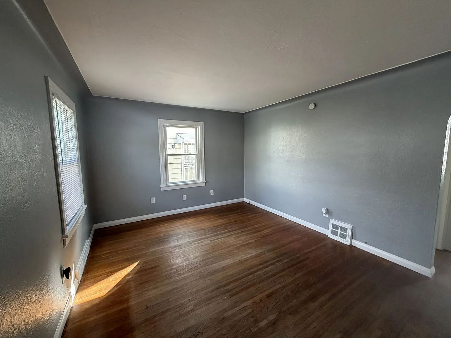 Charming 3-bedroom, 1-bath home in Toledo — Photo 2