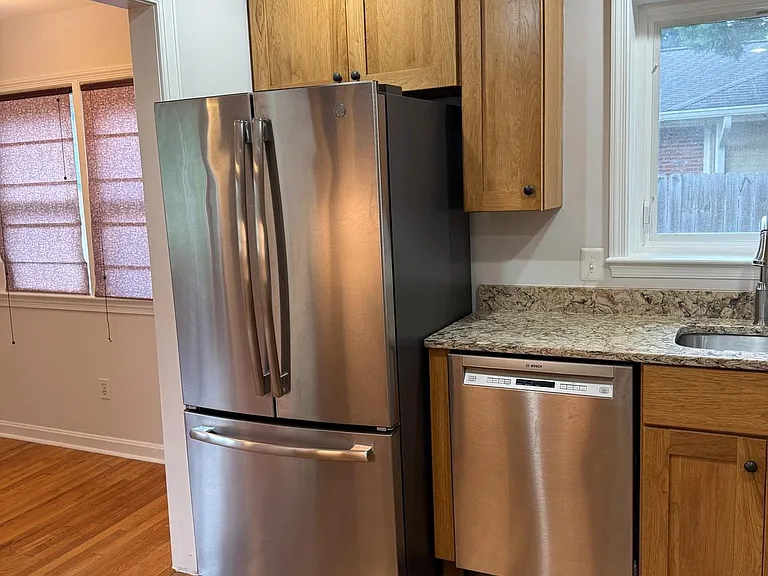 7915 Fairfax Rd — Photo 5