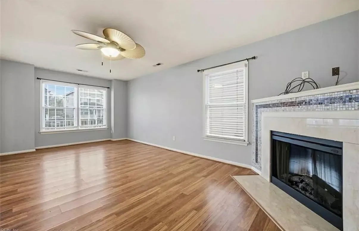 1 bed, 1.5 bath, 1670 sqft, $1,000 — Photo 2