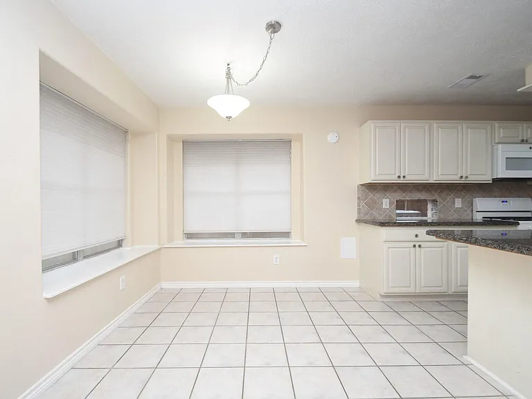 10430 Sanibel Falls Ct — Photo 13