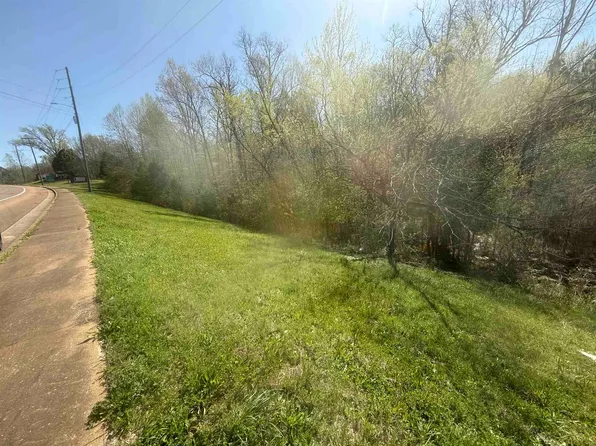 2 W Main St, Adamsville, TN 38310