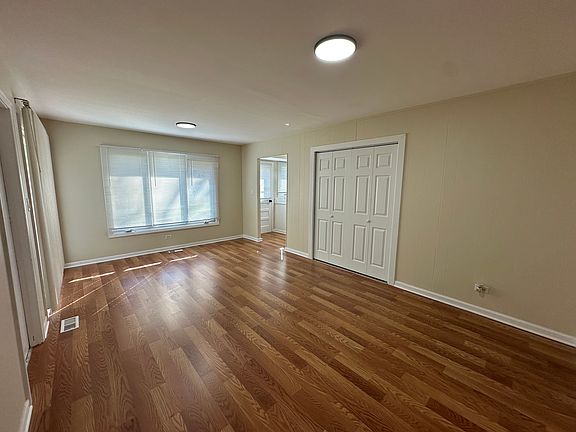 5th image of 1475 Rosedale Ln