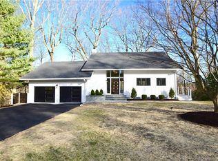 653 Hollydale Rd, Fairfield, CT 06824
