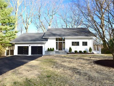 653 Hollydale Rd, Fairfield, CT, 06824