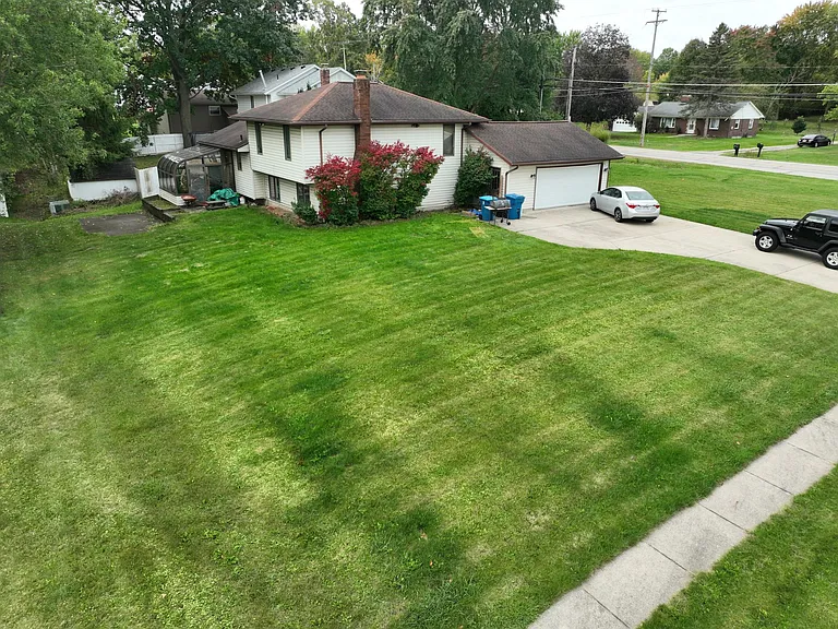 1163 Jacoby Rd — Photo 2
