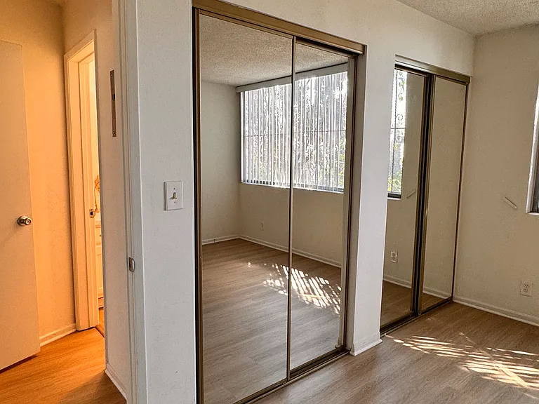 2101 E Charlotte St #20 — Photo 14