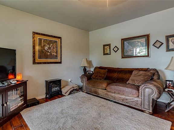 5th image of 710 SE 10th St