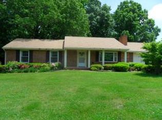 1802 Oakwood St, Bedford, VA 24523