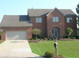 2555 Driftwood Ct, Lewis Center, OH 43035