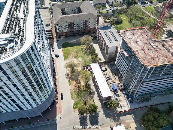 3rd image of 401 Louise Ave