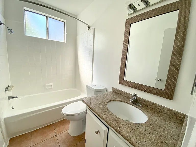 1543 N Bronson Ave #221 — Photo 5