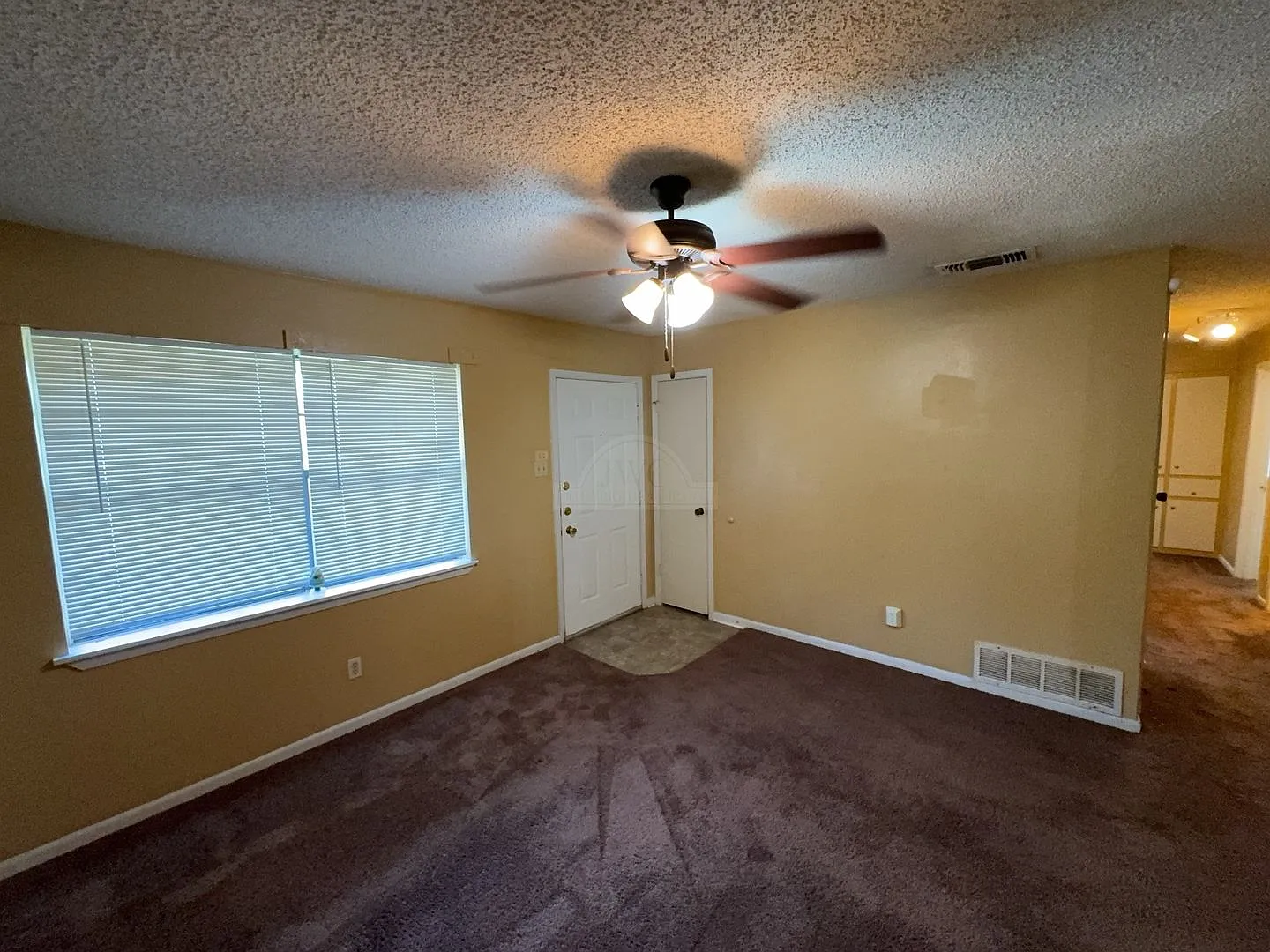 820 Michelle Dr — Photo 3