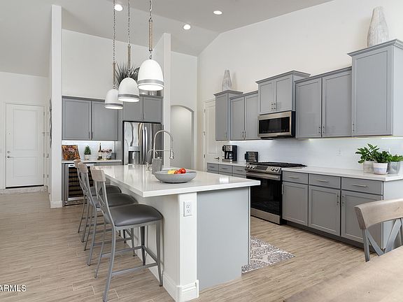 3rd image of 331 W DUNDY Street