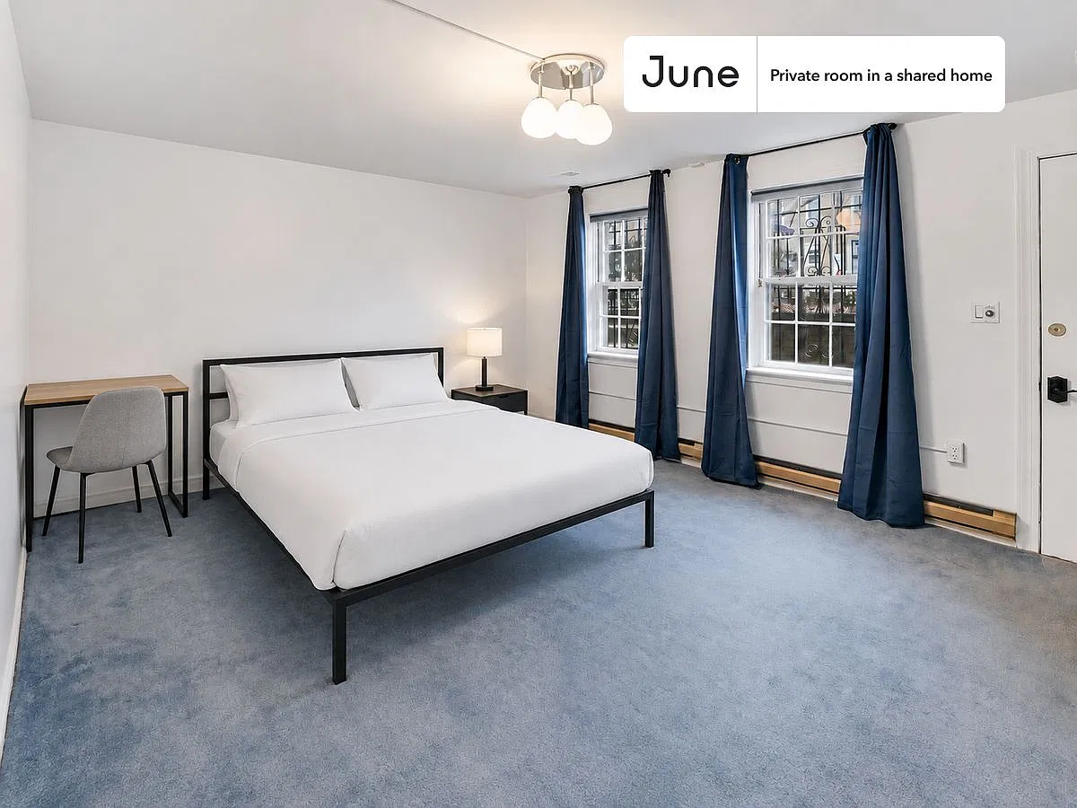 Queen bedroom in 7 bed/3.5 bath home in Southwest Waterfront #938 C — Photo 1