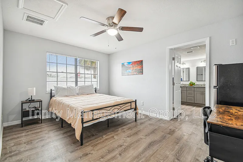 1 bed, 1.0 bath, 260 sqft, $1,192 — Photo 2