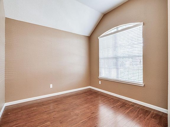 4th image of 5813 Pinyon Dr