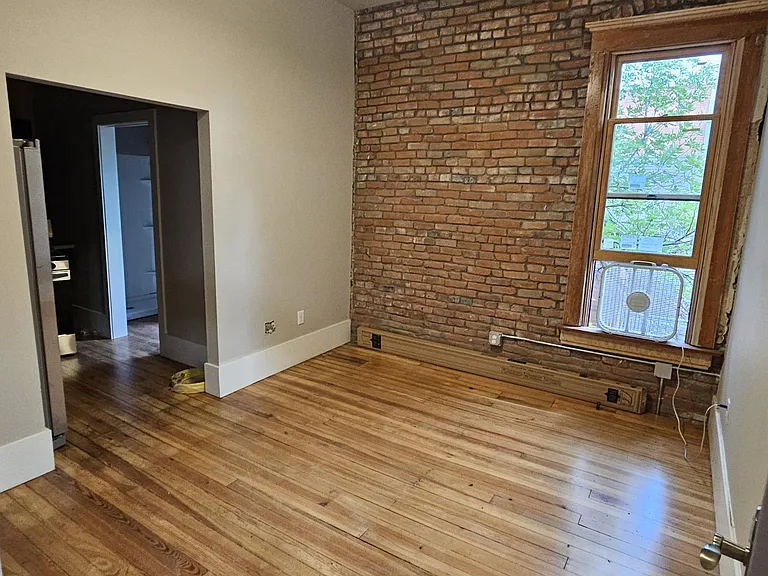 201 W Main St #11 — Photo 2