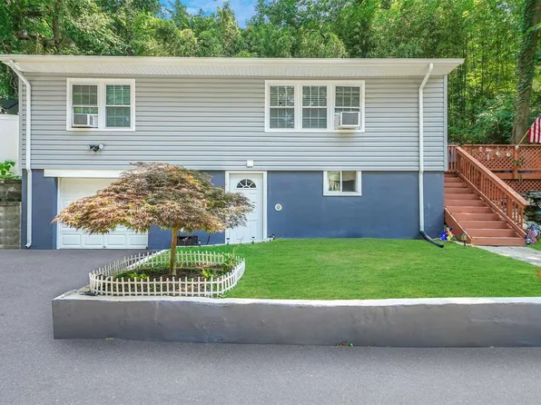 14 Rosedale Road, Sound Beach, NY 11789