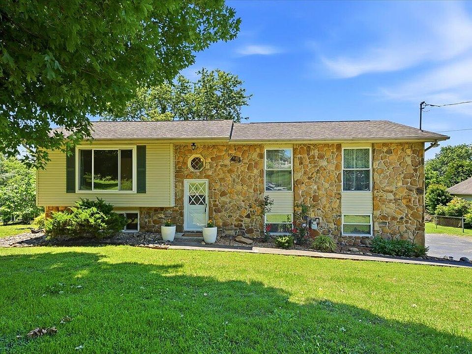 1st image of 751 Crestview Cir