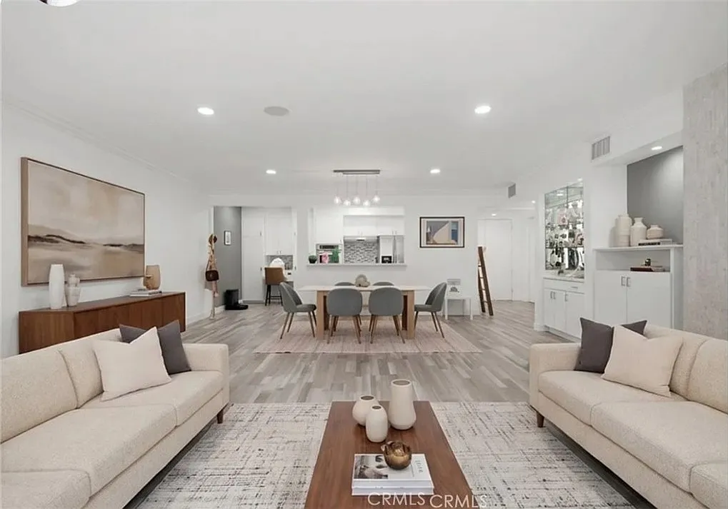 2 bed, 1690 sqft, $5,500 — Photo 2