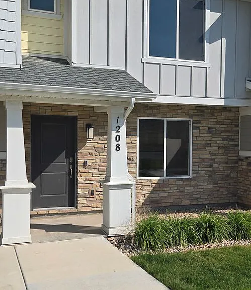 1208 W Summit Ridge Pkwy — Photo 3