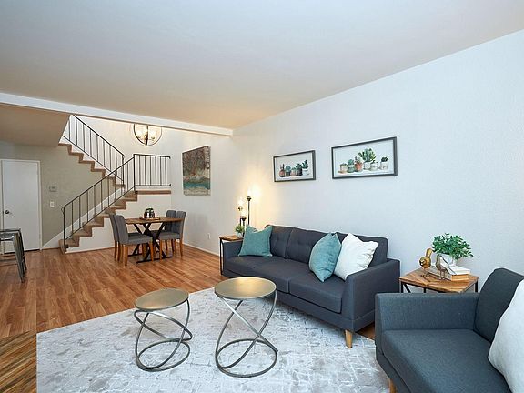4th image of 325 Rosewood St