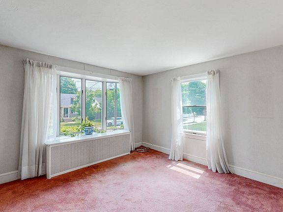 3rd image of 21 Grover St