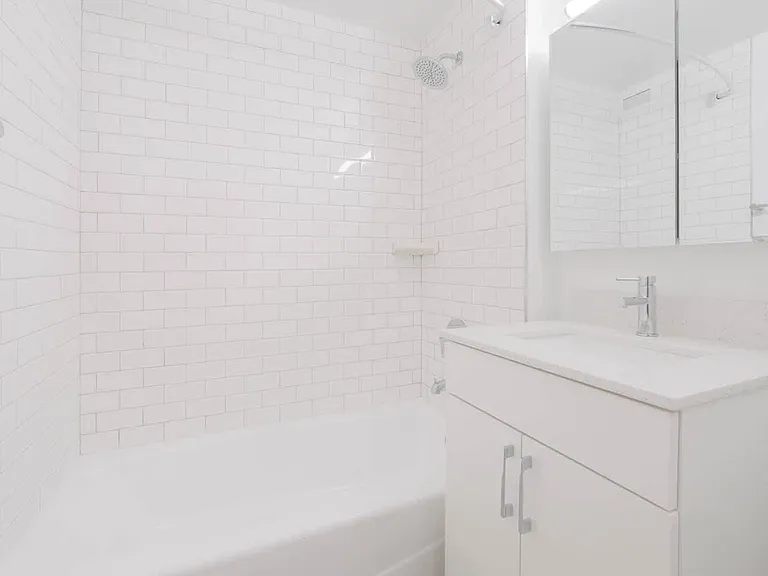 400 W 37th St #7R — Photo 59