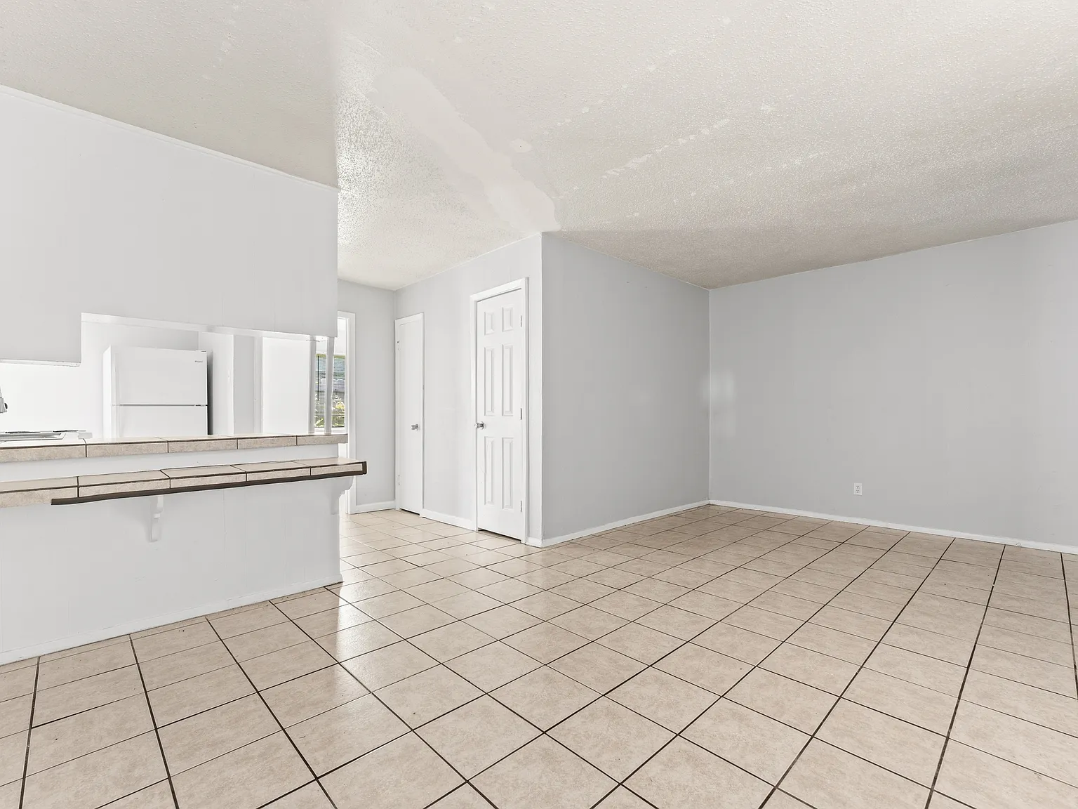 500 East Craven Avenue - 6 — Photo 3