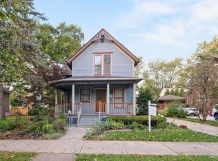 564 Division St, Elgin, IL 60120