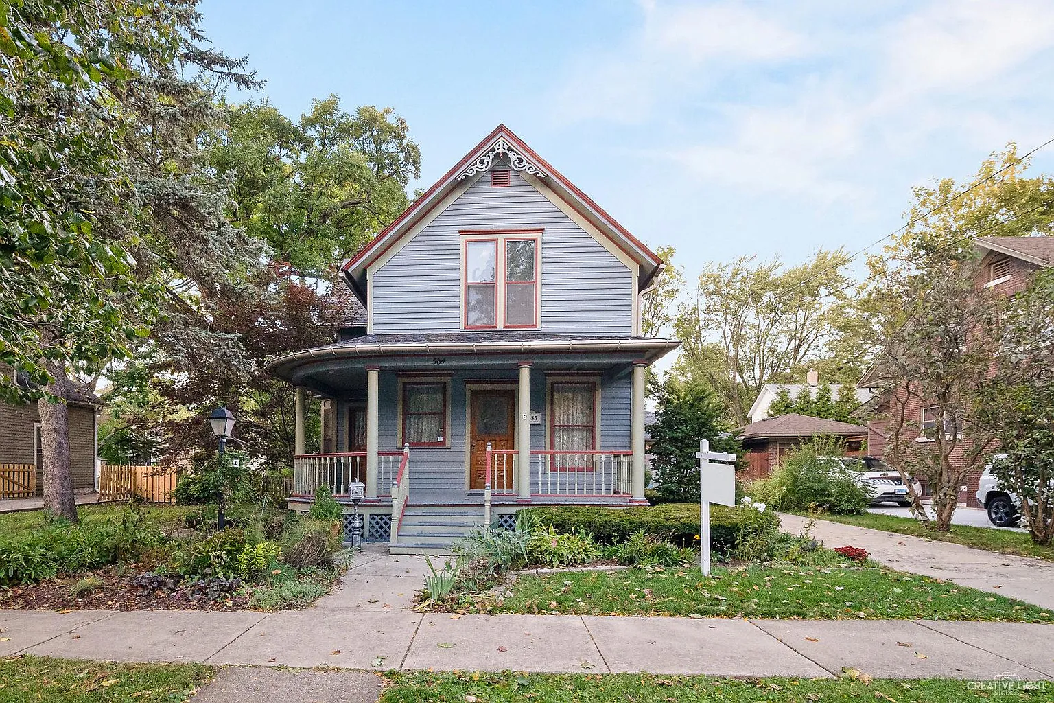 564 Division St photo 1