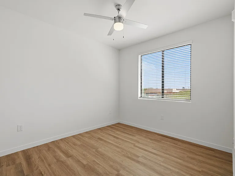 La Victoria Commons — Photo 33