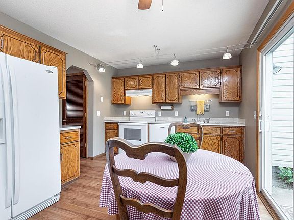 5th image of 320 Pleasure Creek Dr